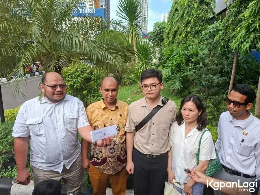 Marlin berdiri di samping Rio © KapanLagi.com/Sahal Fadhli