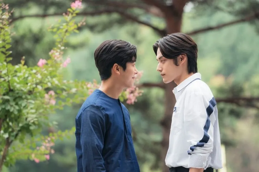 Kim Ji Woong tampil dalam drama BL Kissable Lips (credit:mydramalist)