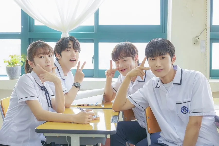 Yechan dan Jaehan tampil sebagai siswa dalam drama BL (credit:mydramalist)