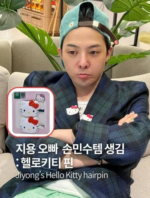 G-Dragon pakai pin Hello Kitty (credit: Koreaboo)