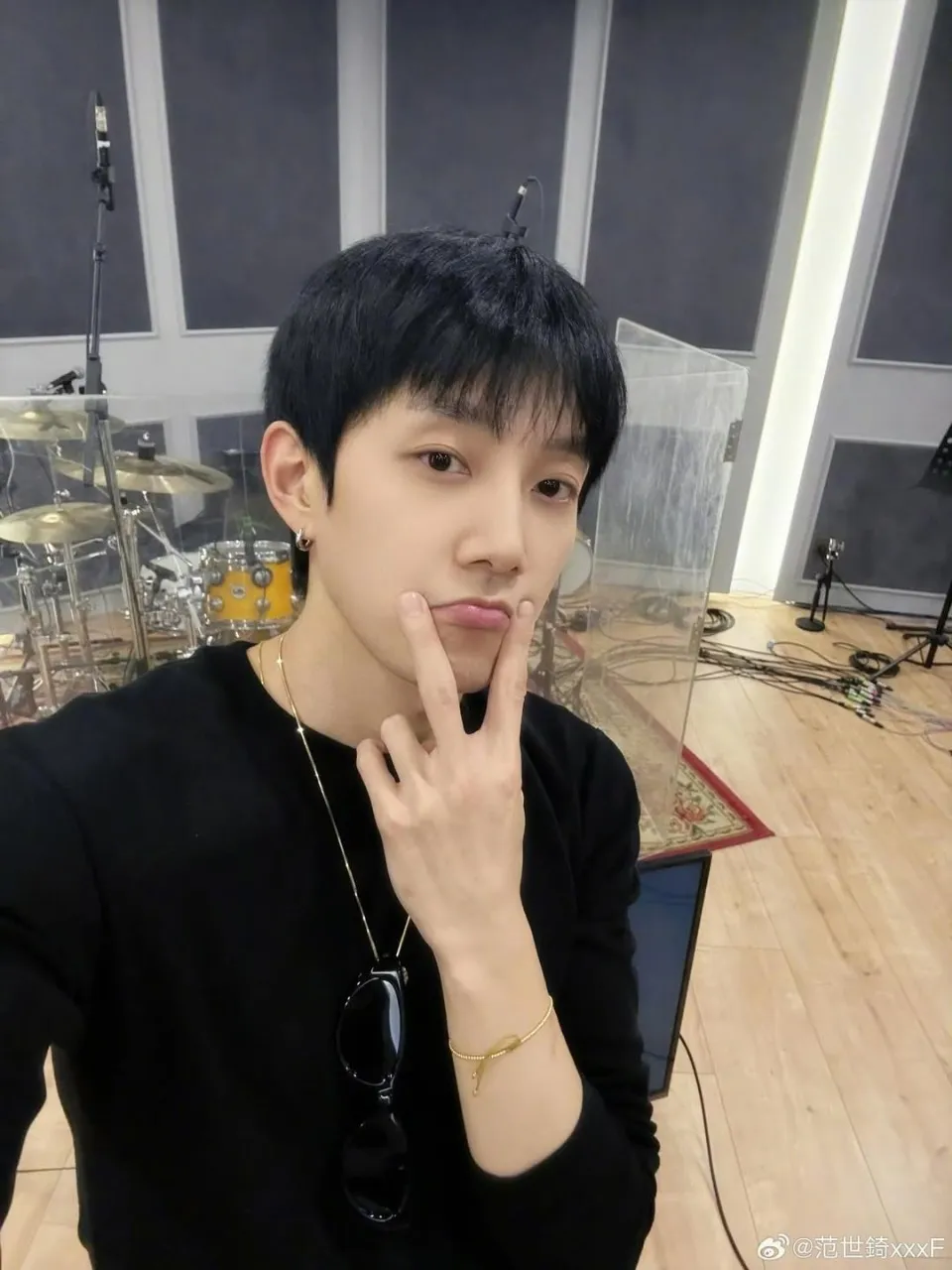 Song Yiren dan Fan Shiqi diboikot setelah namanya terseret dalam kasus kematian (credit:weibo)