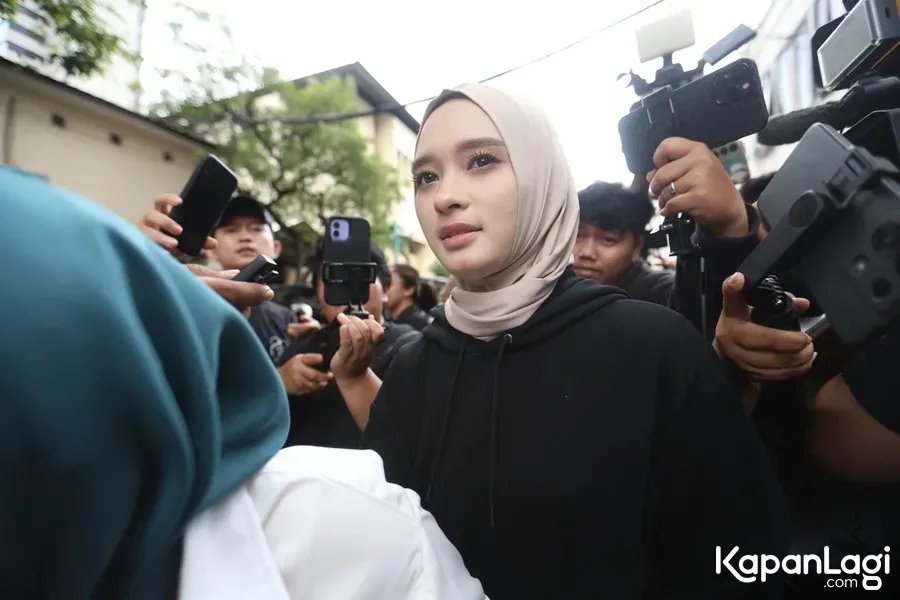 Inara Rusli di Polda Metro Jaya © KapanLagi.com/Budy Santoso