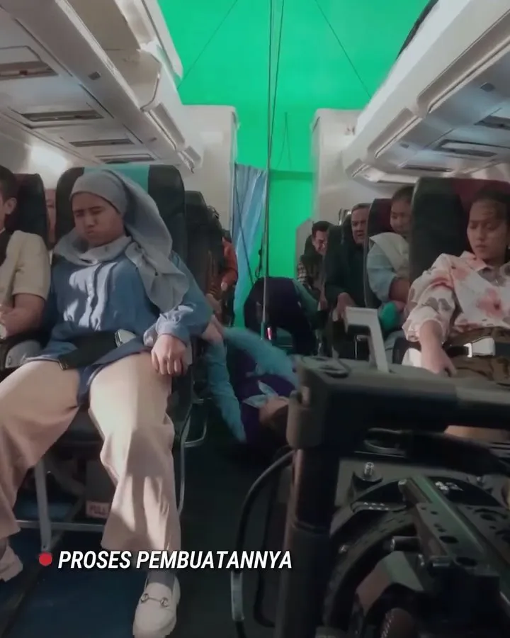 Menggoyangkan Pesawat untuk Nuansa Chaotic
