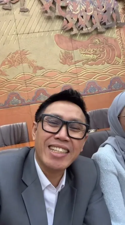 Momen Eko Patrio Rekam Video Sebelum Rapat
