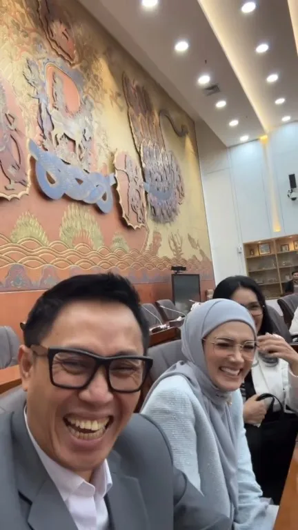 Punya Background Sebagai Komedian