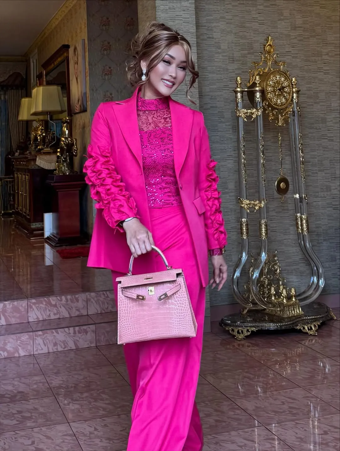 Inul Pakai Outfit Serba Warna Pink (cr:instagram.com/inul.d)