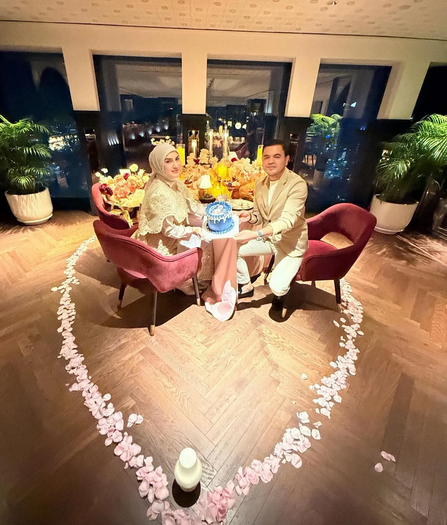 Dinner romantis Irish Bella dan Haldy Sabri (credit: Instagram.com/_irishbella_/)