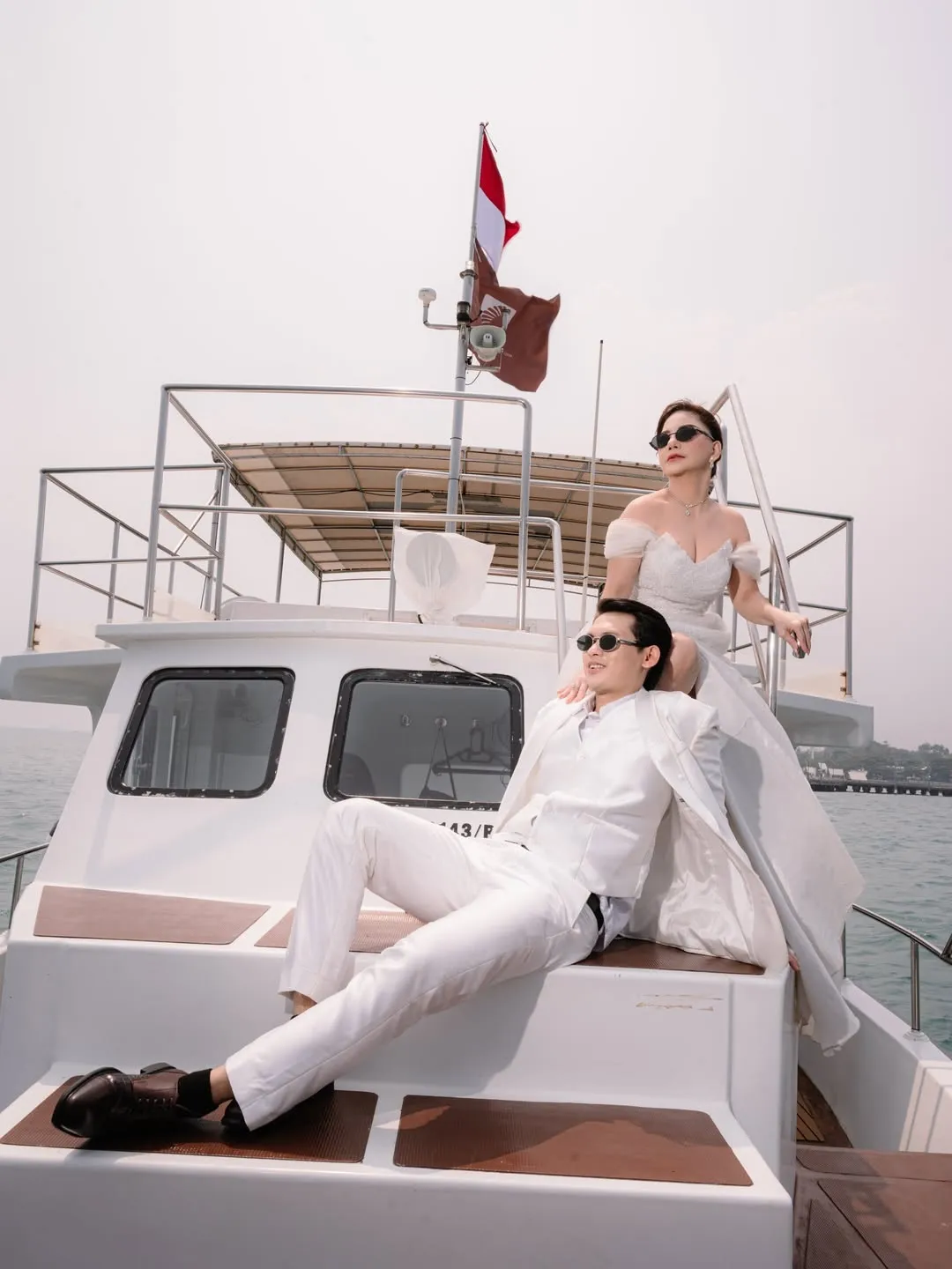 Irma Darmawangsa dan Irfan Sebastian prewed di kapal © instagram.com/irmadarmawangsa