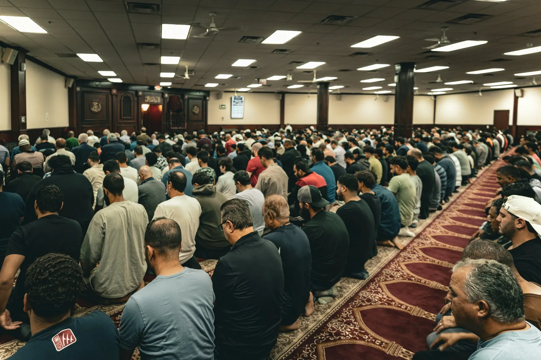 Itikaf menjadi momen bagi umat Islam untuk memperbanyak ibadah (credit:unsplash.com/@nhuenerfuerst)