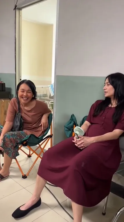 Jadi Ibu dan Anak di Film SHUTTER (credit: instagram/dewigita01)