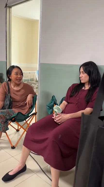 Jadi Ibu dan Anak di Film SHUTTER (credit: instagram/dewigita01)