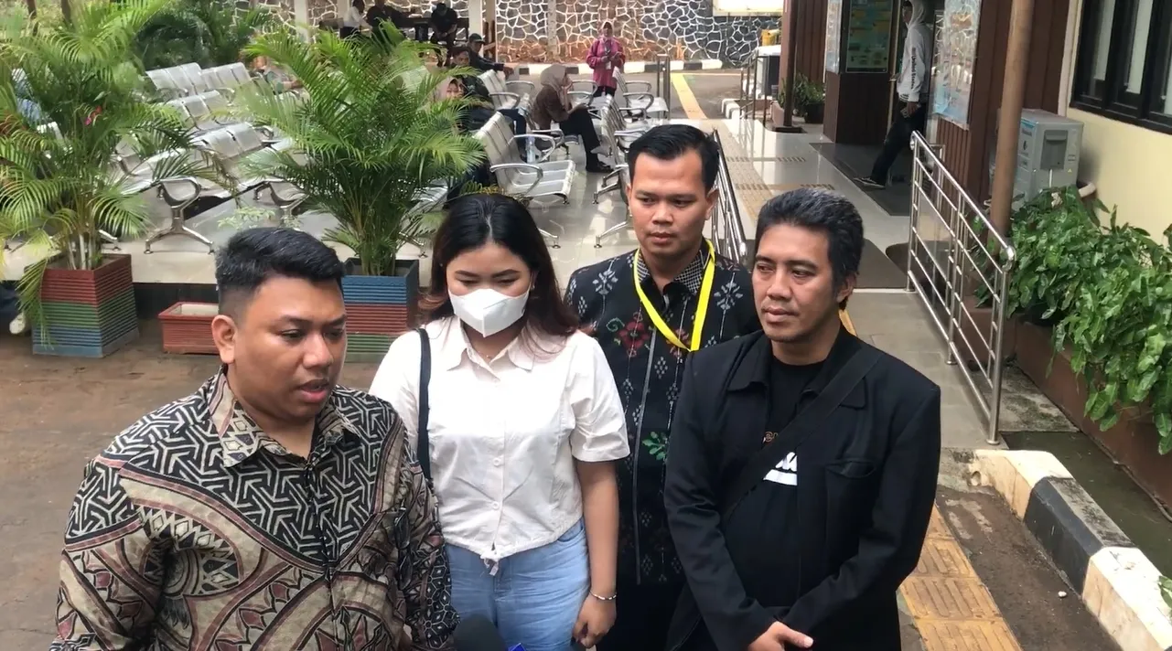 Hakim Berikan Pertanyaan kepada Sherly