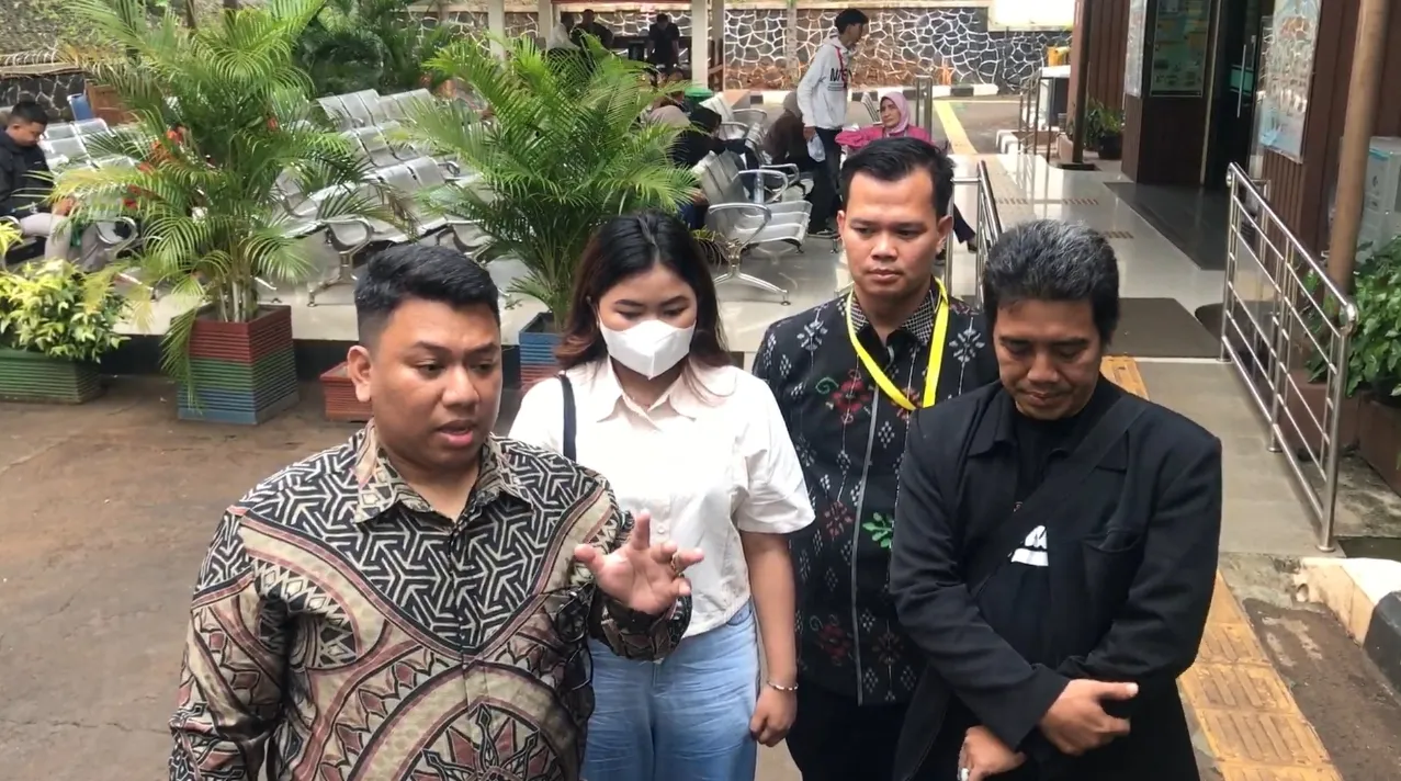 Aji Hadirkan Saksi Seorang Ustaz