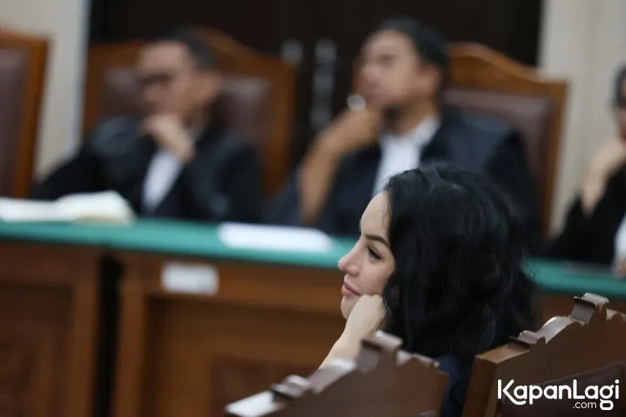 Nikita Mirzani Tersenyum Saat Sidang © KapanLagi.com/Budy Santoso