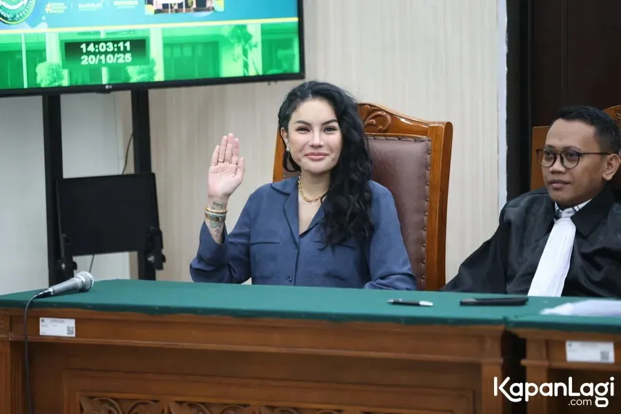 Nikita Mirzani Angkat Tangan © KapanLagi.com/Budy Santoso