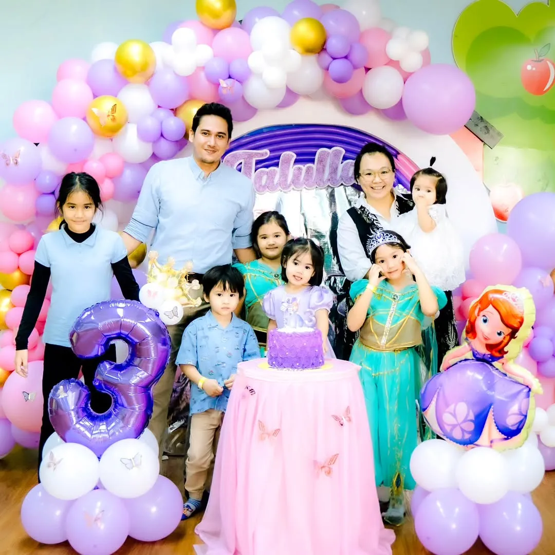 Jarang Tersorot, Ini Potret Keluarga Rama Michael dengan 6 Anak (credit: instagram/chikachic7)