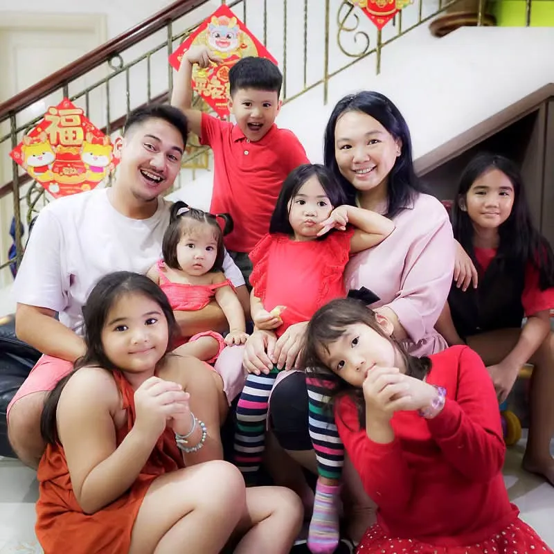 Jarang Tersorot, Ini Potret Keluarga Rama Michael dengan 6 Anak (credit: instagram/chikachic7)