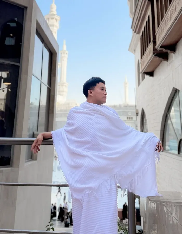Anwar pakai baju ihram/Instagram/anwar_bab