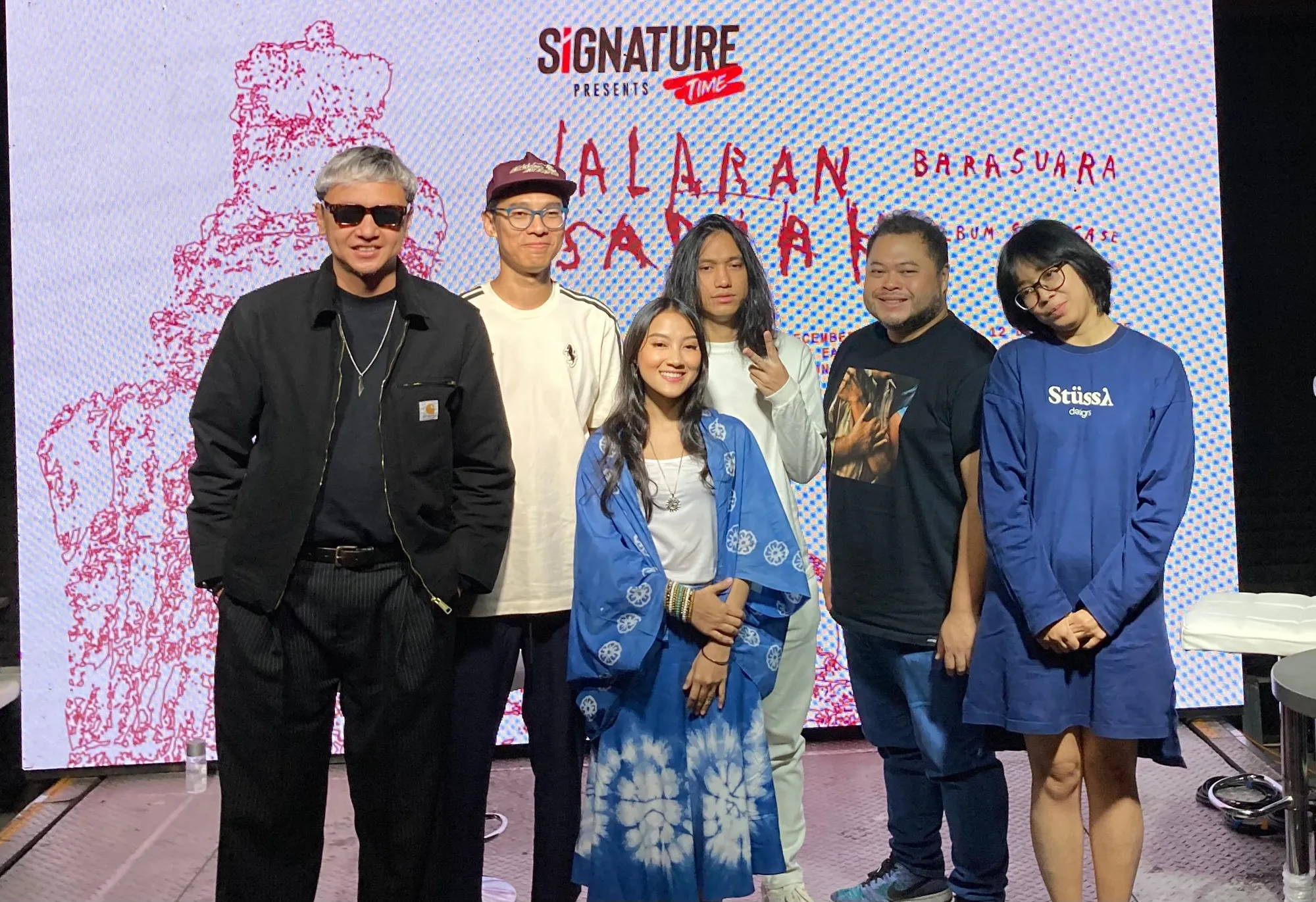 Iga Massardi dan semua personel Barasuara © KapanLagi.com/Fikri Alfi Rosyadi