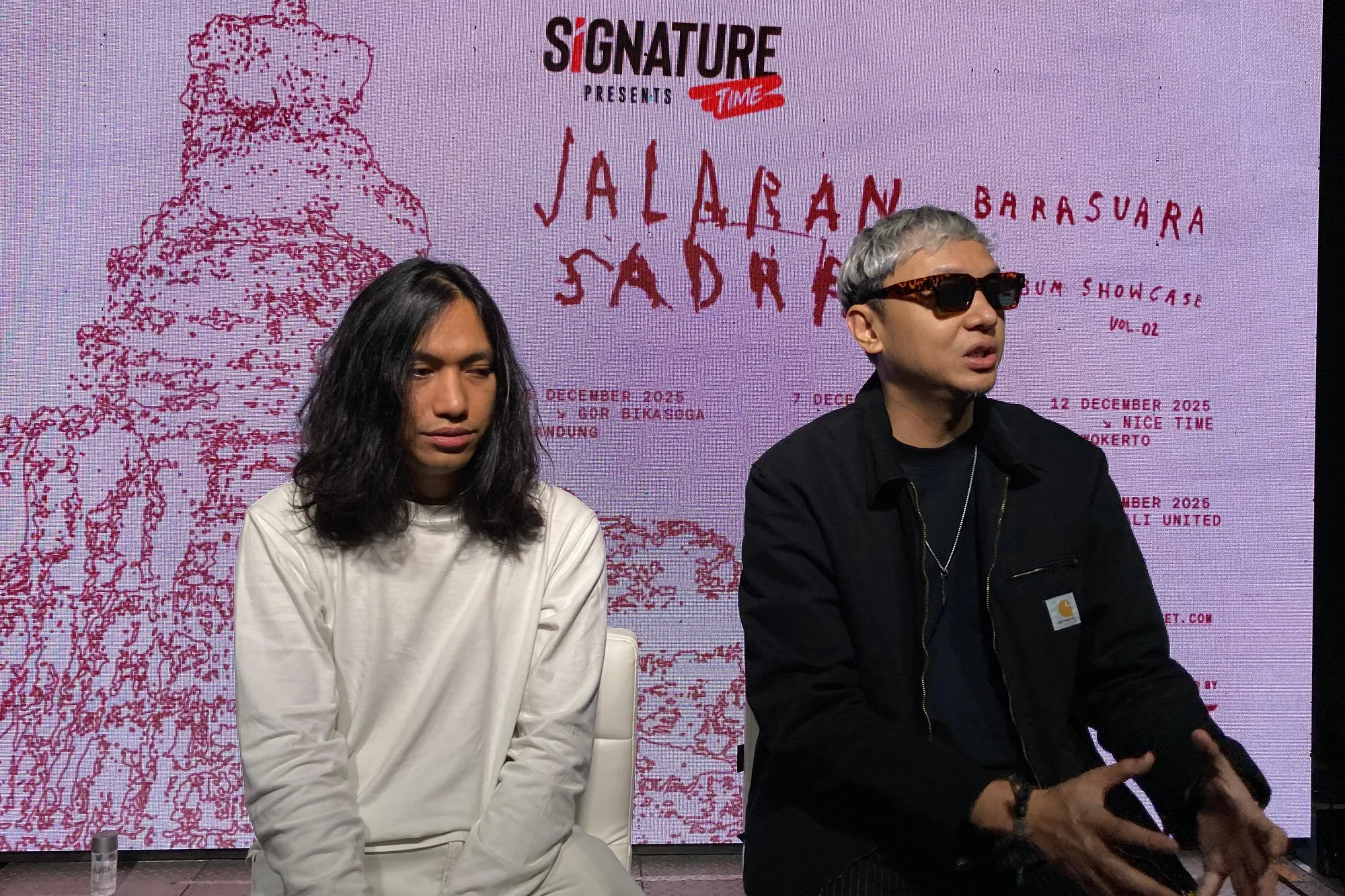 Iga Massardi dan Gerald Situmorang duduk berdampingan © KapanLagi.com/Fikri Alfi Rosyadi