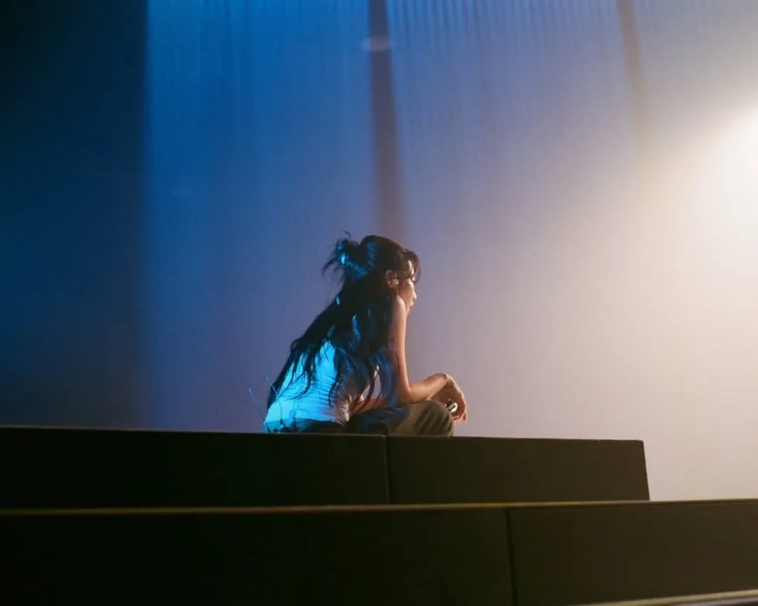 Pose Jennie BLACKPINK dari belakang (credit: Instagram.com/jennierubyjane/)