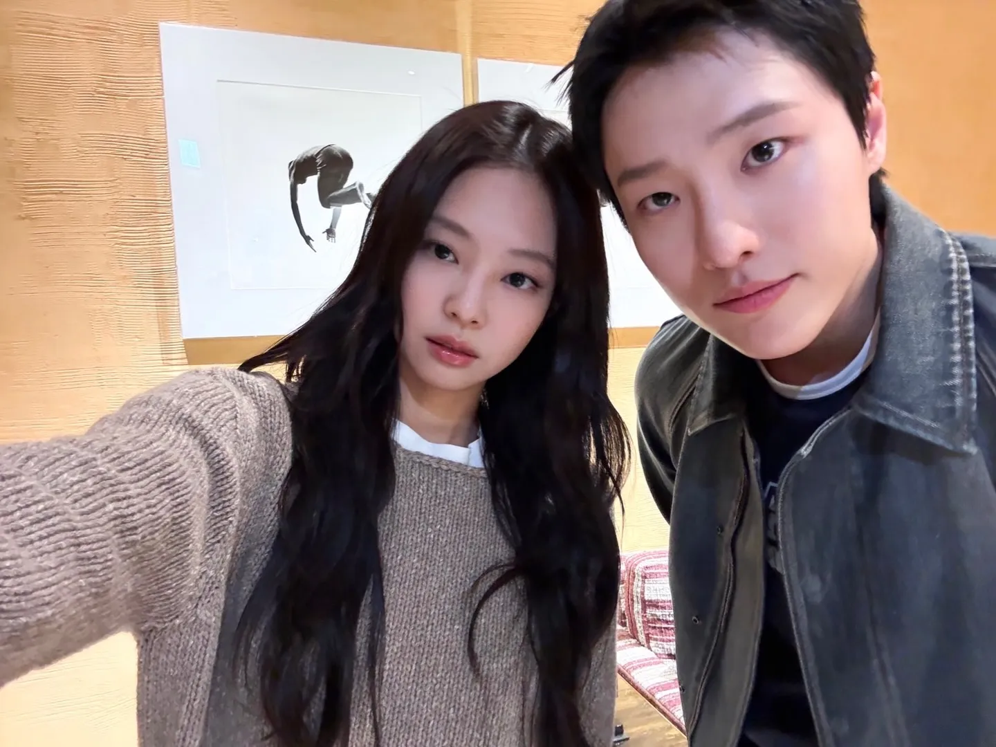 Jennie dan WOODZ selfie berdua (credit: Instagram.com/woodz.co.kr/)