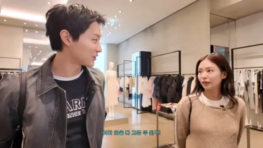 Interaksi hangat Jennie dan WOODZ (credit: Youtube.com/WOODZ)