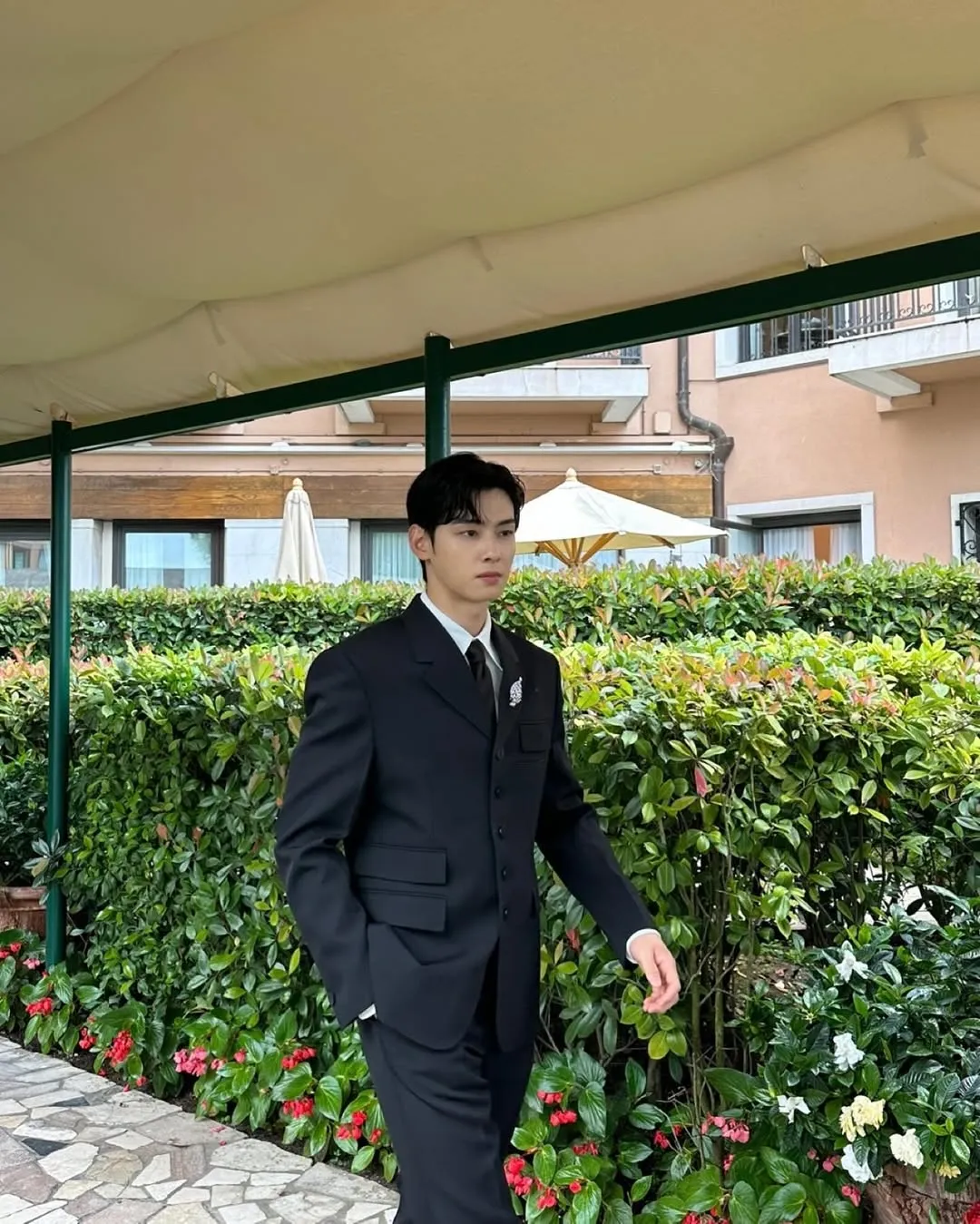 Cha Eun Woo Jadi Artis Terkorup/credit: Instagram @eunwo.o_c 