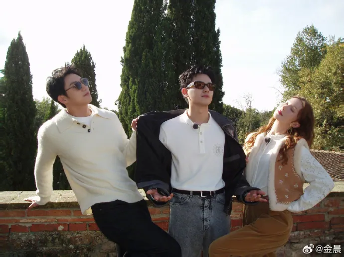 Chemistry Jin Chen dan Huang Jingyu di acara TV bikin Weibo heboh (credit:weibo)