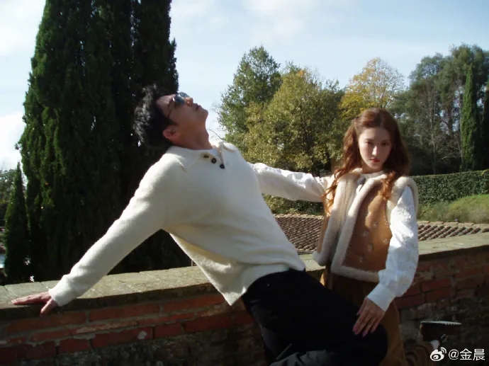 Chemistry Jin Chen dan Huang Jingyu di acara TV bikin Weibo heboh (credit:weibo)