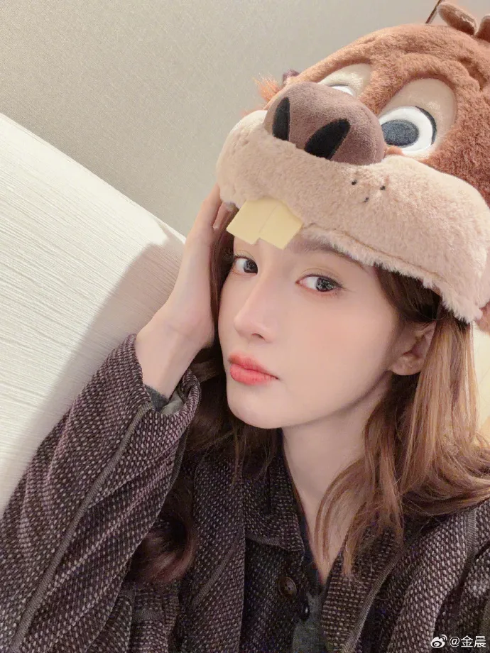 Chemistry Jin Chen dan Huang Jingyu di acara TV bikin Weibo heboh (credit:weibo)