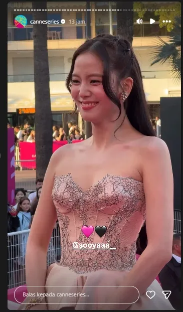 Jisoo BLACKPINK memakai gaun pink di CANNESERIES International (credit: Instagram.com/canneseries/)