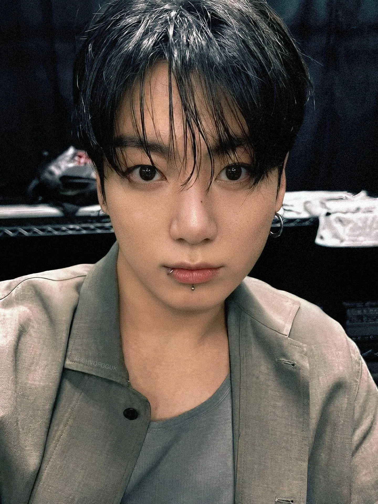 Potret selfie Jungkook BTS credit: Instagram.com/bighit.music/)
