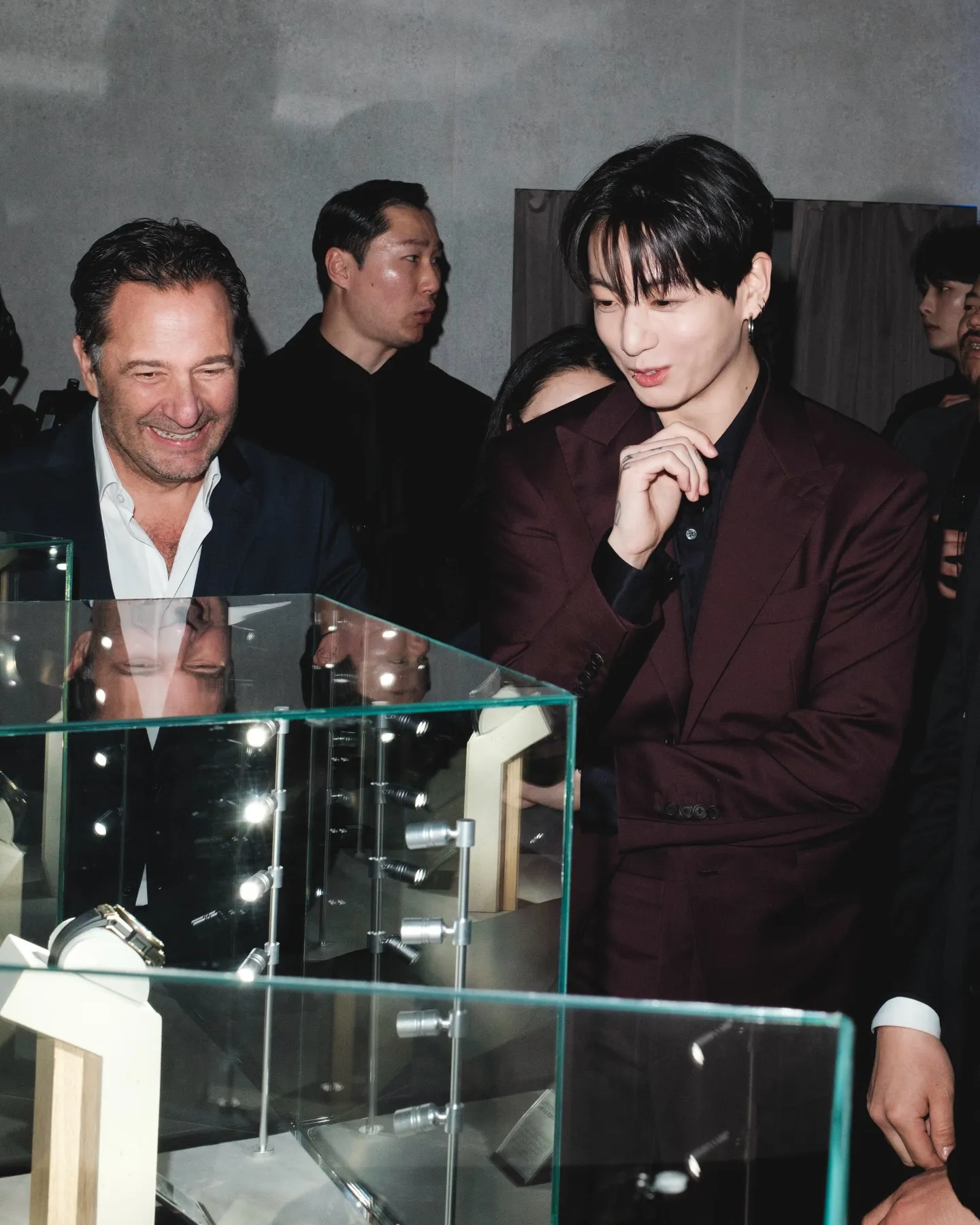 Jungkook bersama CEO Hublot, Julien Tornare/Instagram.com/cue_choi