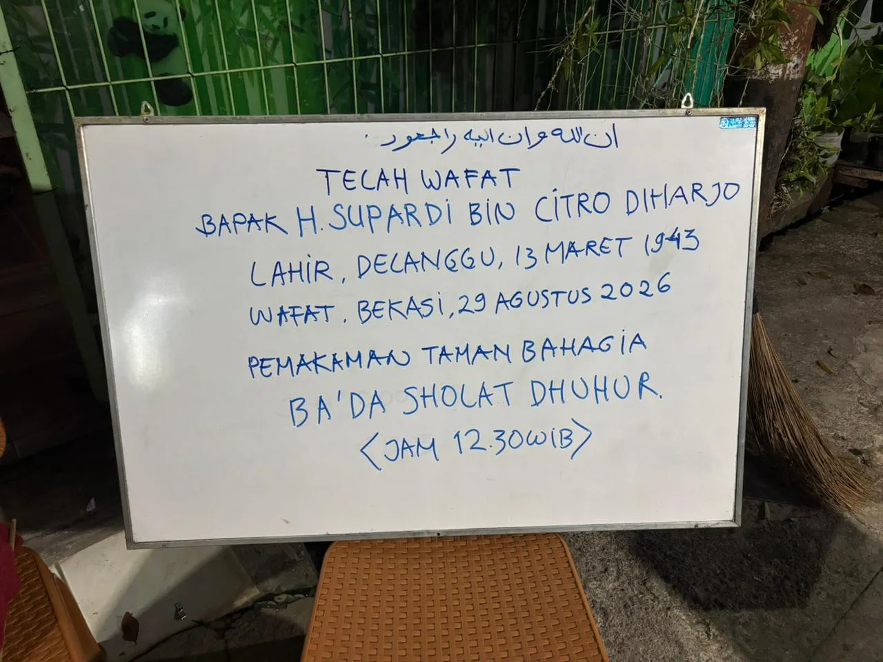 Pengumuman kematian ayah Dea Panendra (credit: KapanLagi.com/Fikri Alfi Rosyadi)