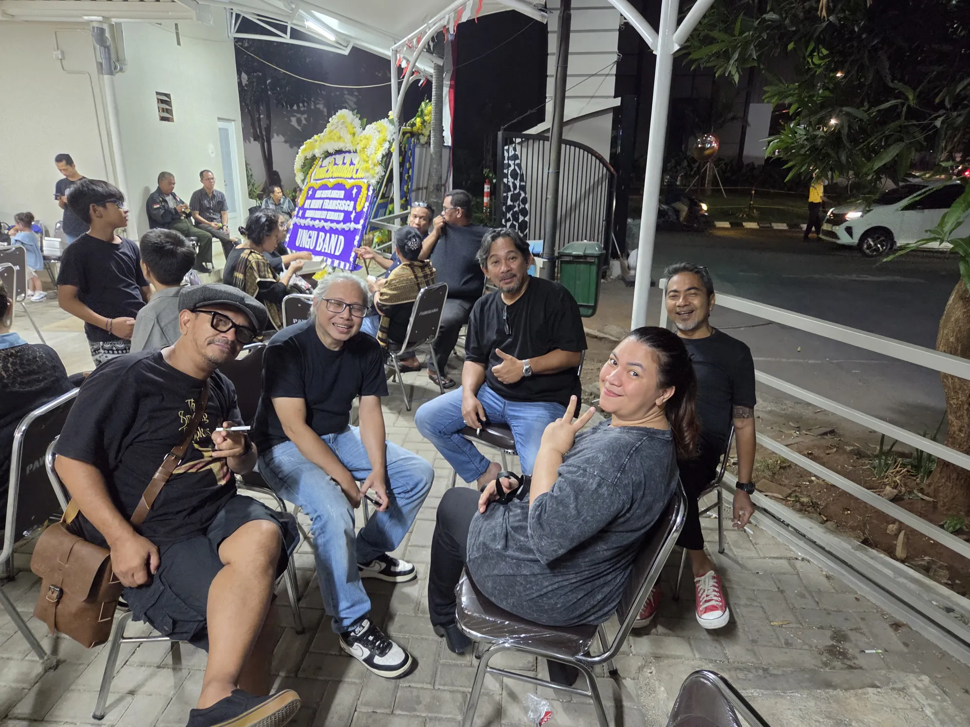 Musisi di rumah duka Ronald © KapanLagi.com/Fikri Alfi Rosyadi