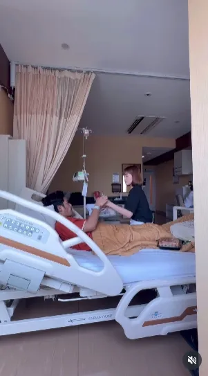 Chika Jessica dan Dwi Andhika Pegangan Tangan © instagram.com/chikajessica88