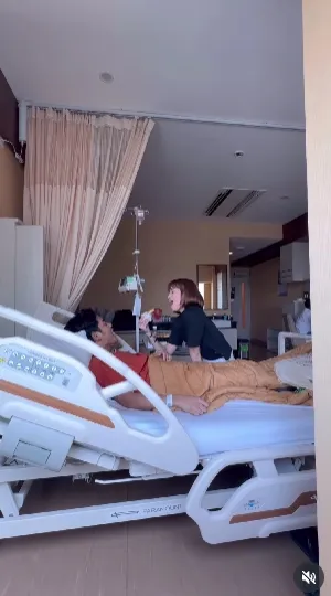 Chika Jessica Menyuapi Dwi Andhika © instagram.com/chikajessica88