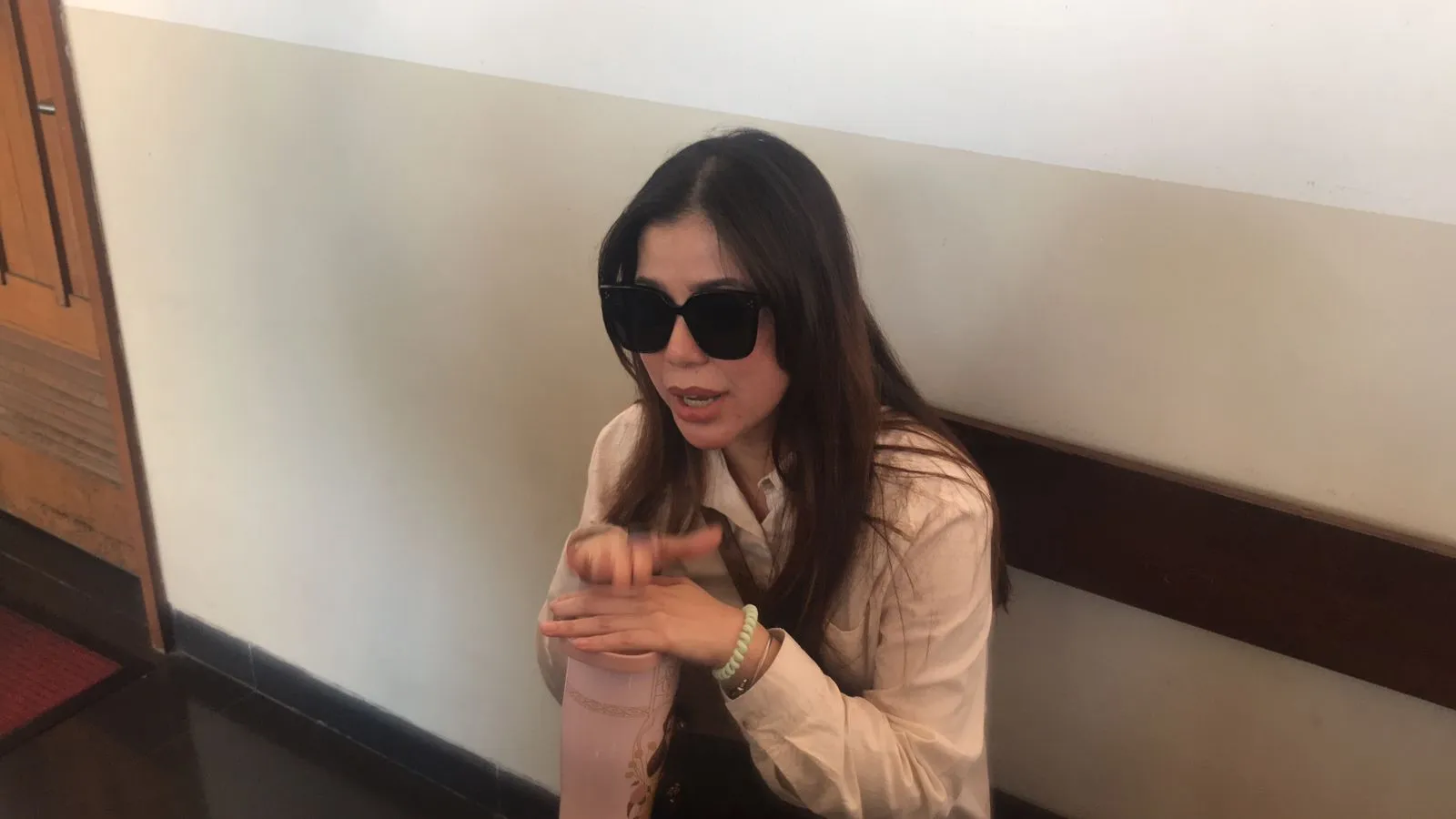 Kamila Saat Diwawancara Awak Media (cr:KapanLagi.com/Sahal Fadhli)