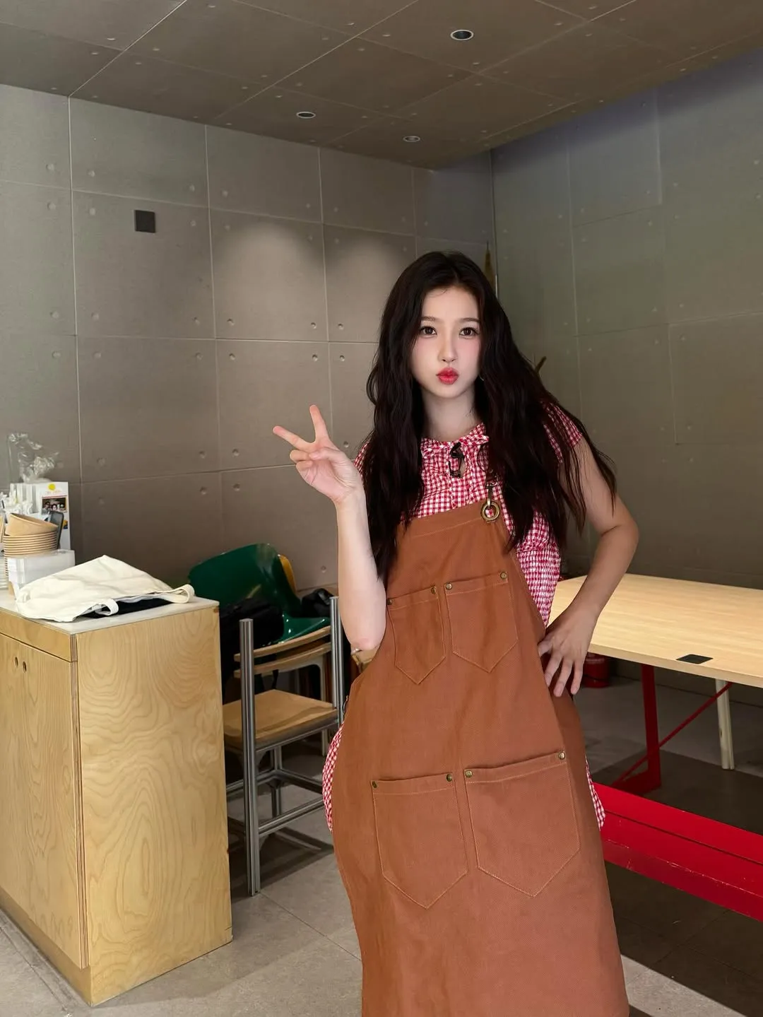 Esther Yu - instagram.com/@estheeerrrrr