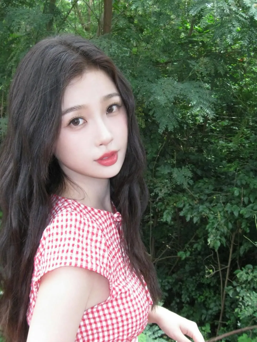 Esther Yu - instagram.com/@estheeerrrrr