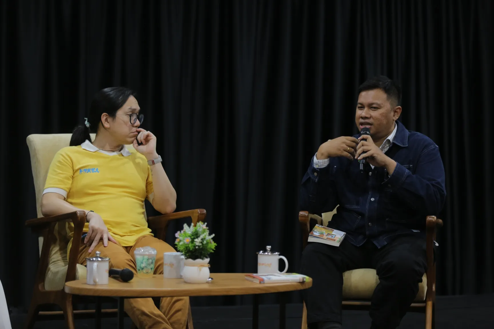 dr. Andreas Kurniawan Sp.KJ (Penulis Buku) dan Mahardi Eka (Editor In Chief KapanLagi)