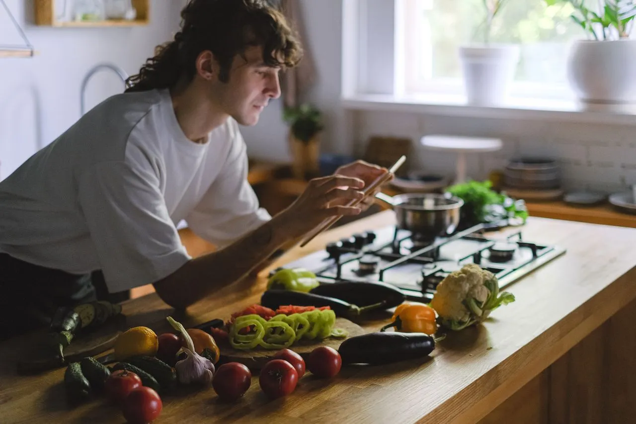 Karakter Orang yang Selalu Mengikuti Resep saat Memasak (Pexels/Svetsha)