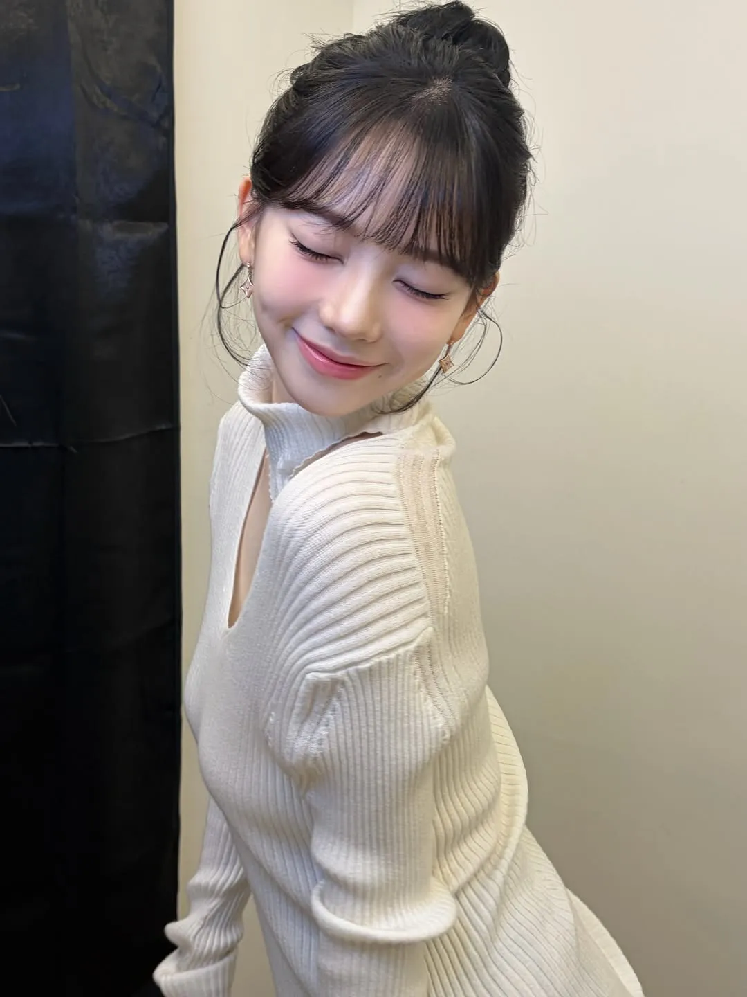 Karina aespa Pose Centil © instagram.com/katarinabluu