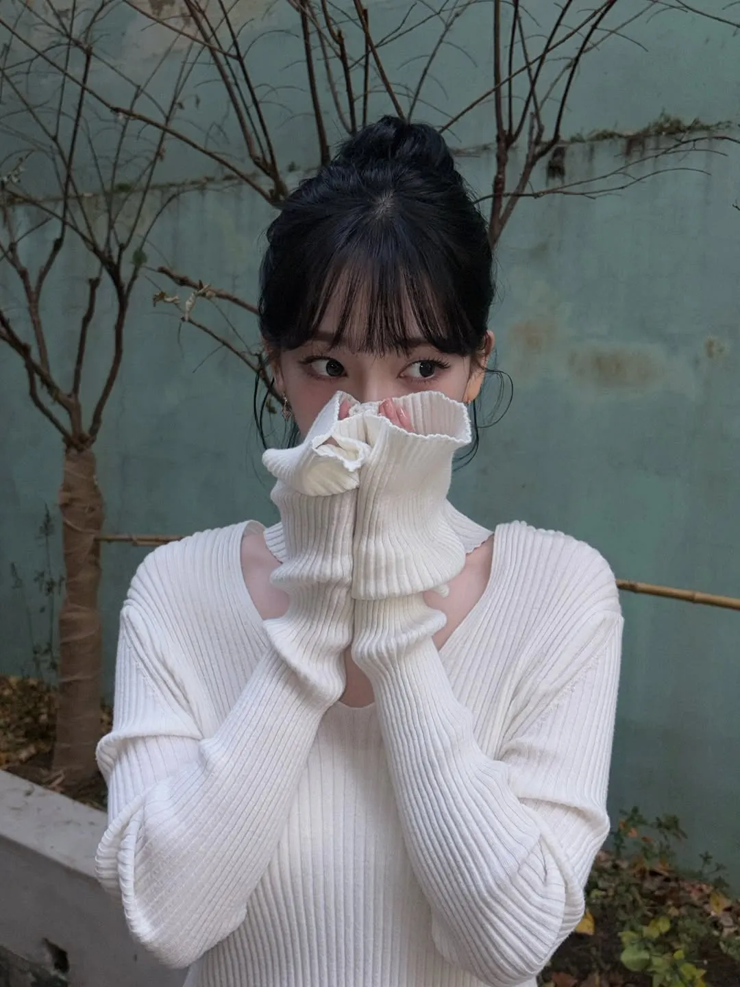 Karina aespa Menutup Muka © instagram.com/katarinabluu