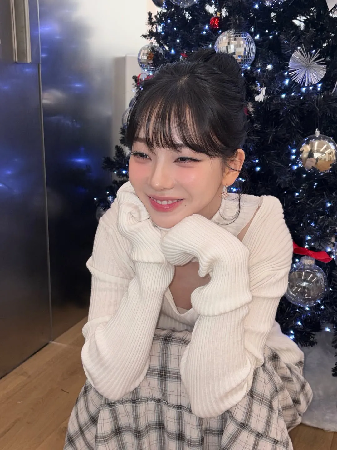 Karina aespa Tersenyum © instagram.com/katarinabluu