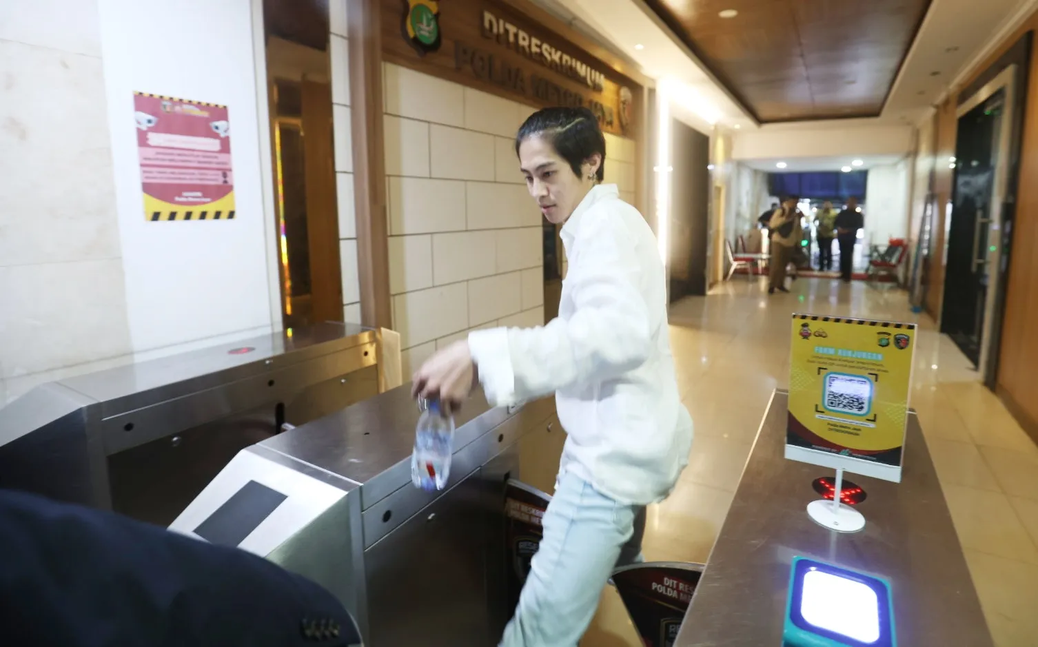 DJ Panda ke Polda Metro Jaya (cr:KapanLagi.com/Budy Santoso)