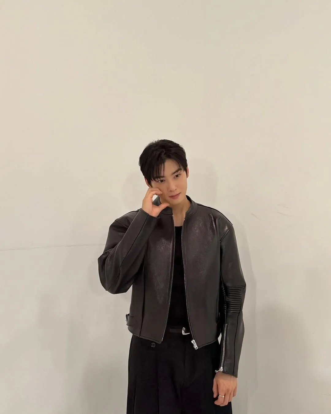 Cha Eun Woo (credit: Instagram/eunwo.o_c)