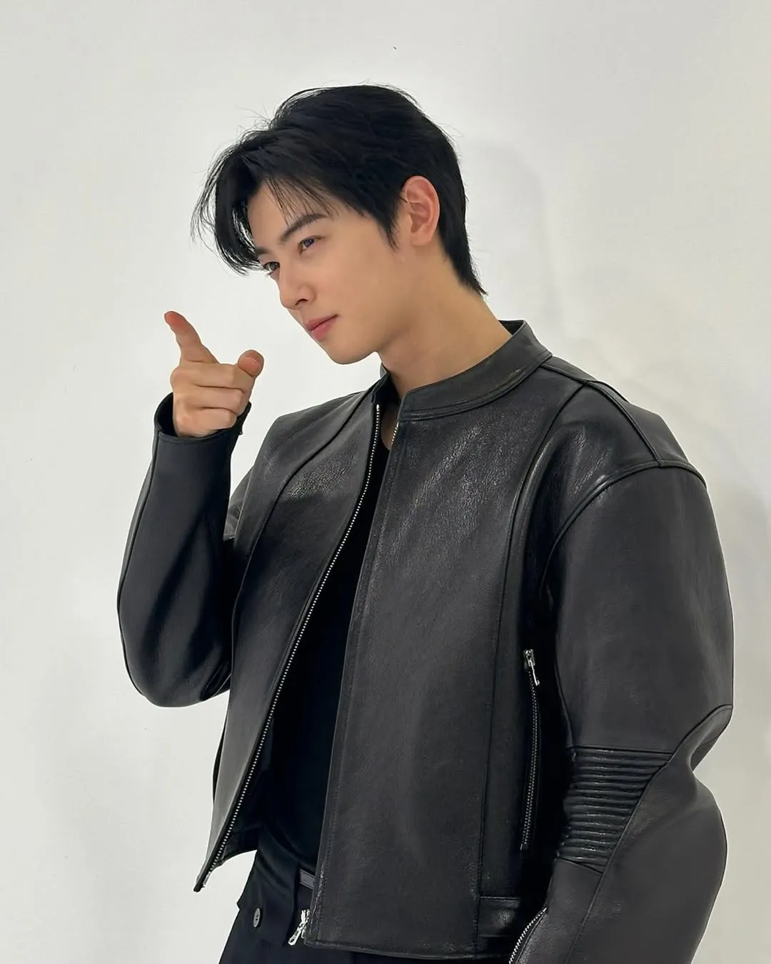 Cha Eun Woo (credit: Instagram/eunwo.o_c)