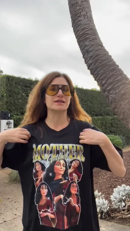 Kathryn Hahn jadi Mother Gothel (credit: instagram/motherhahn)